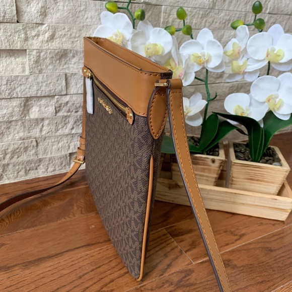 Michael Kors Connie LG NS Crossbody - Picture 2 of 6